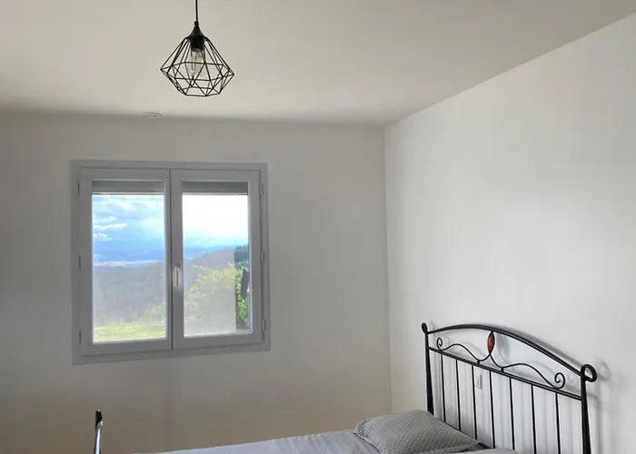 Holiday home Vue Panoramique & Jacuzzi Prive Saint-Hilaire (Haute-Loire)